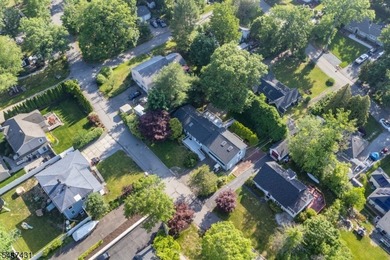 Welcome to the sought after Awosting lake community! Situated in - photo 2