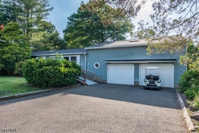 Welcome to the sought after Awosting lake community! Situated in - photo 4