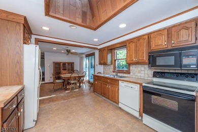 Welcome to the sought after Awosting lake community! Situated in - photo 9