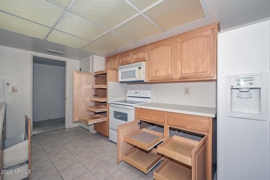 Great opportunity to make this 2 bed, 2 bath Gemini town home in - photo 13