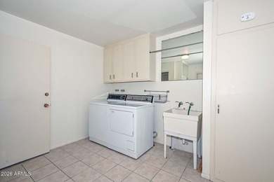 Great opportunity to make this 2 bed, 2 bath Gemini town home in - photo 25