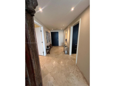 Beautiful condo in the heart of Sunny Isles located in the
