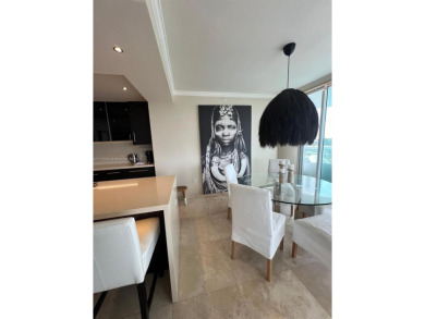 Beautiful condo in the heart of Sunny Isles located in the