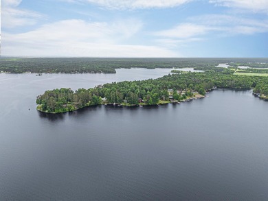 This stunning 3-bedroom, 2-bathroom lakefront retreat is the - photo 32