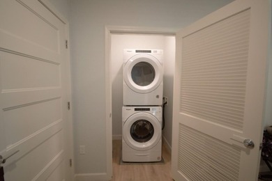 New Price~Great Location! Discover this 1 bedroom + Den & 1.5 - photo 12