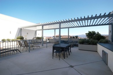 New Price~Great Location! Discover this 1 bedroom + Den & 1.5 - photo 15