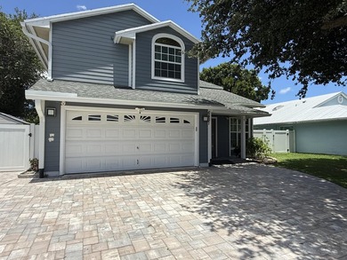 Rare opportunity in sought-after North Palm Beach Heights! This - photo 3