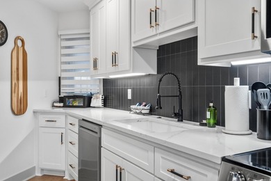 Welcome to lakefront living on beautiful Lake Hamilton! This - photo 24