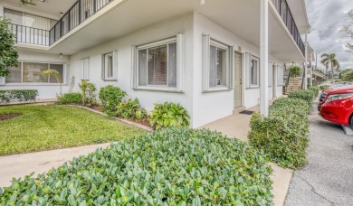 Lake Osborne Condo For Sale in Lake Worth Beach Florida
