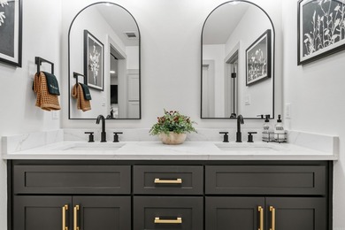 Welcome to lakefront living on beautiful Lake Hamilton! This - photo 32