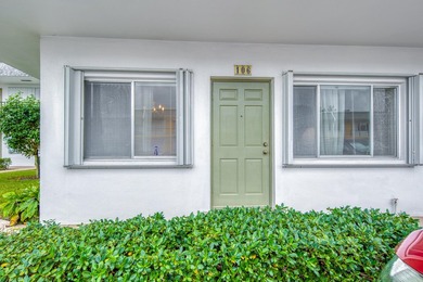 A rarely available 1st floor unit in Murry Hills, a chance for - photo 2