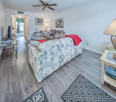 A rarely available 1st floor unit in Murry Hills, a chance for - photo 4