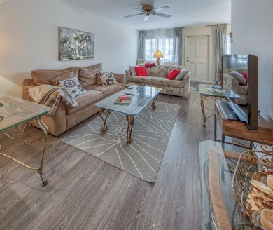 A rarely available 1st floor unit in Murry Hills, a chance for - photo 5