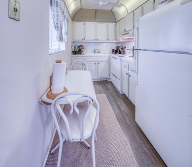 A rarely available 1st floor unit in Murry Hills, a chance for - photo 8