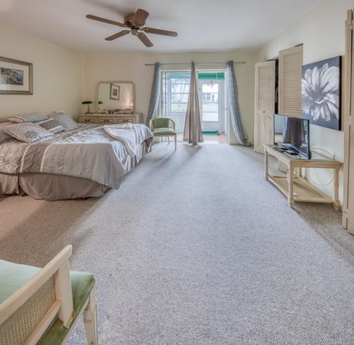 A rarely available 1st floor unit in Murry Hills, a chance for - photo 10