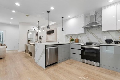 NEW CONSTRUCTION 3 bed, 2.5 bath, three-story townhome with sky - photo 10