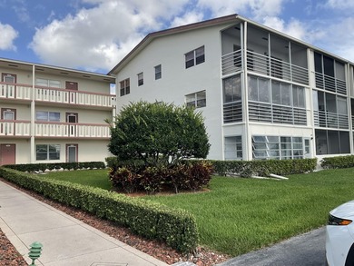Charming 1 bedroom condo in the desirable Century Village in - photo 1