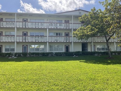 Charming 1 bedroom condo in the desirable Century Village in - photo 2