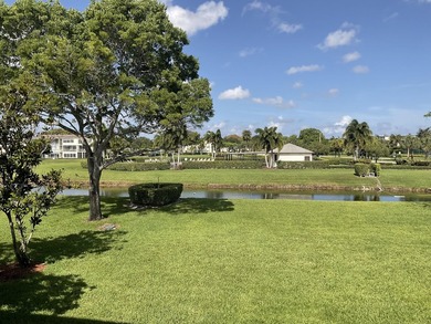 Charming 1 bedroom condo in the desirable Century Village in - photo 4