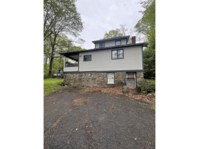 In town living very quaint home with privacy and good bones3