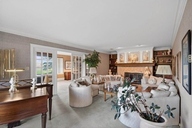 Step into a piece of timeless elegance with this extraordinary 4 - photo 12