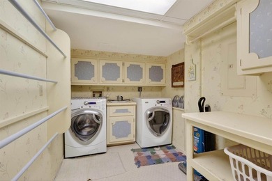 Step into a piece of timeless elegance with this extraordinary 4 - photo 42
