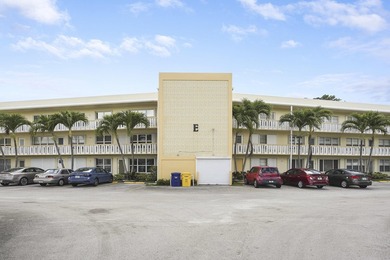 Adult community living at its finest in this beautifully - photo 3