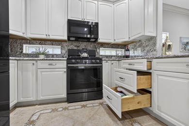 Beautifully maintained 3-bedroom, 2.5-bath home located in The - photo 7