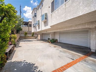 Welcome to this well-maintained 2-bedroom, 2.5-bathroom townhome - photo 28