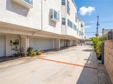 Welcome to this well-maintained 2-bedroom, 2.5-bathroom townhome - photo 30