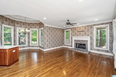 SELLER OFFERING $10,000 UPDATE ALLOWANCE. Welcome to 123 N. Lake - photo 31