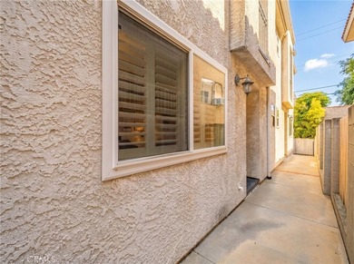 Welcome to this well-maintained 2-bedroom, 2.5-bathroom townhome - photo 31