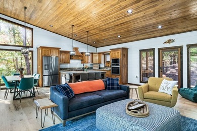 This stunning 2023-built Mountain Modern retreat seamlessly - photo 7