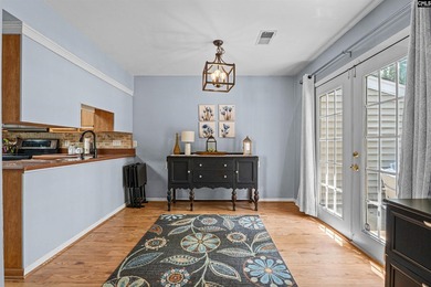 Rare opportunity to own a one-level, 3 bedroom condo in Yacht - photo 5