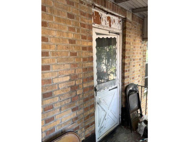 Welcome to 618 Elton Street. This is an Estate Sale. A - photo 5