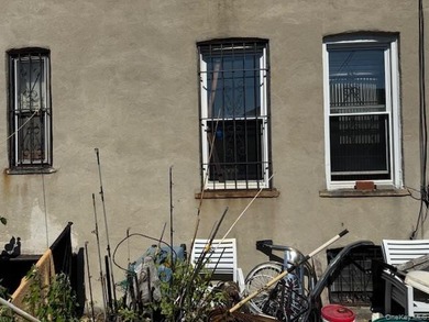 Welcome to 618 Elton Street. This is an Estate Sale. A - photo 7