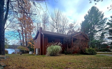 Rare opportunity to own a lakefront home in Lake Joseph. These - photo 2