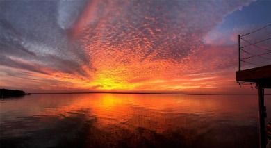 Newly remodeled waterfront home sits on wide open water - Lake Home For Sale in Gun Barrel City, Texas