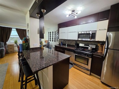 Great 2 bedroom, 1 bath coop apartment with great views of NYC - photo 14