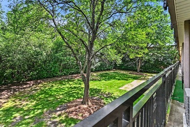 Welcome to Four Lakes! This well-maintained Birch model studio - photo 14