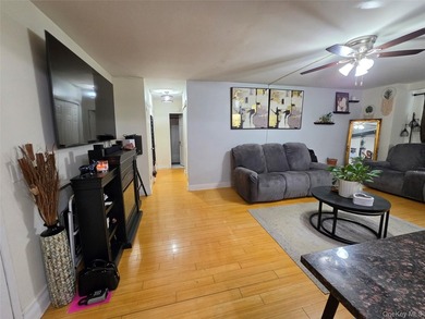 Great 2 bedroom, 1 bath coop apartment with great views of NYC - photo 24