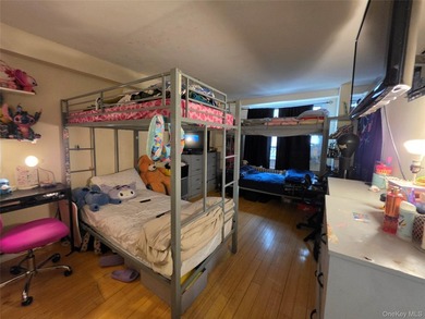 Great 2 bedroom, 1 bath coop apartment with great views of NYC - photo 29
