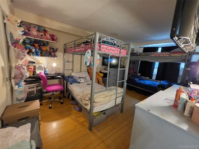 Great 2 bedroom, 1 bath coop apartment with great views of NYC - photo 31