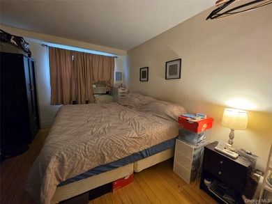 Great 2 bedroom, 1 bath coop apartment with great views of NYC - photo 33