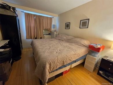 Great 2 bedroom, 1 bath coop apartment with great views of NYC - photo 35