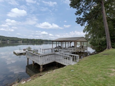 Located in Green Island Hills, this exceptional property offers - photo 7