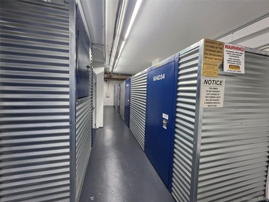 Great 2 bedroom, 1 bath coop apartment with great views of NYC - photo 40