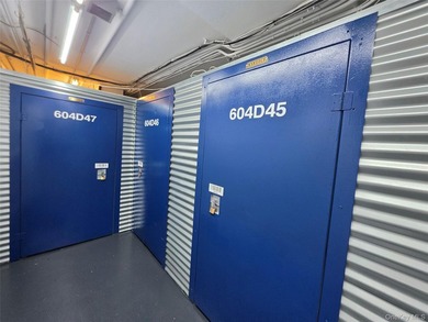 Great 2 bedroom, 1 bath coop apartment with great views of NYC - photo 41