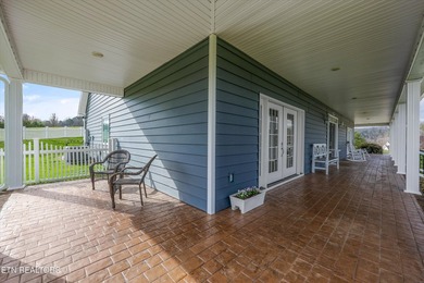 Motivated sellers welcome you to this beautiful lake view home - photo 8