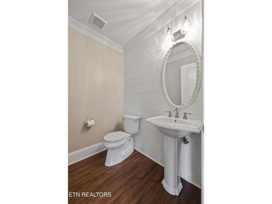 Motivated sellers welcome you to this beautiful lake view home - photo 10